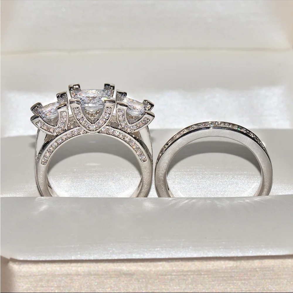 New Women’s 2 pc/set aLuxury Ring - Picture 3 of 5